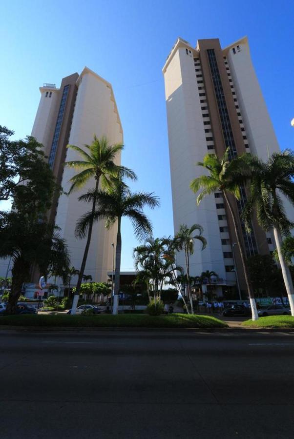 Suites con Playa Privada en Condominio Torres Gemelas Acapulco Exterior foto